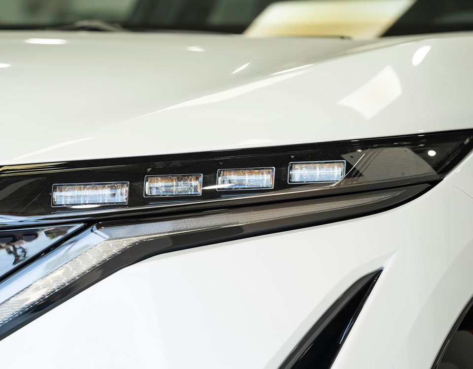 Nissan Ariya de lado