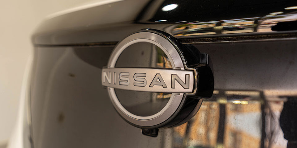 Parte delantera coche Nissan